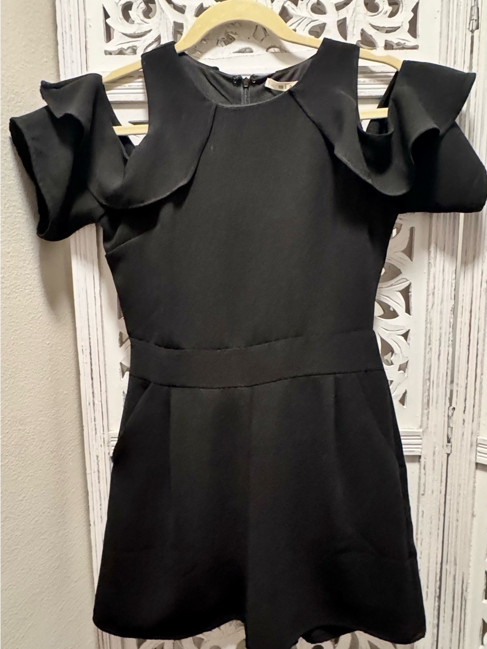 miami - Ruffled Cold-Shoulder Classic Black Romper XS